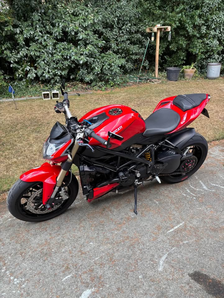 DUCATI Streetfighter 848 photo 2